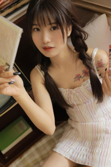 装睡让我滑进她的身体